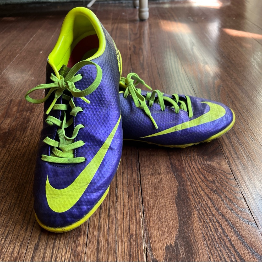 Nike Mercurial Victory IV Purple Cleats Shoe 555634-570 Youth Boys Size 5.5